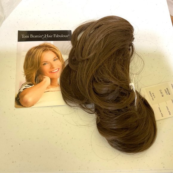 Toni Brattain Hair Fashion Hair Fabulous #104 Layered Flip HF Light Brown New - Picture 6 of 6